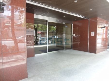 �G���g�����X�ł��B