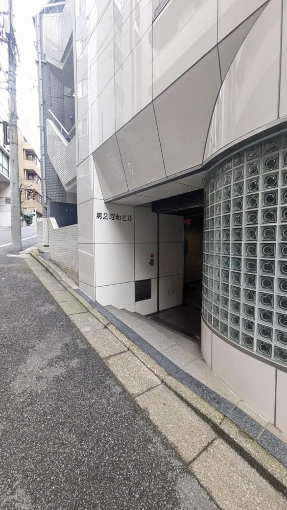 �y�G���g�����X�z�@