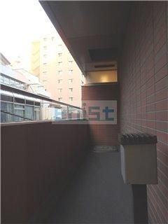 �i����