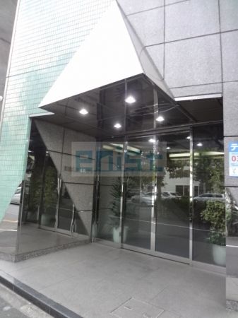 �G���g�����X�ł��B